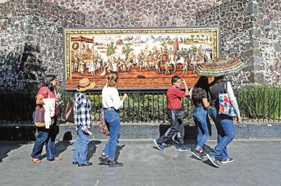 Cortés y Moctezuma, el abrazo 500 años después