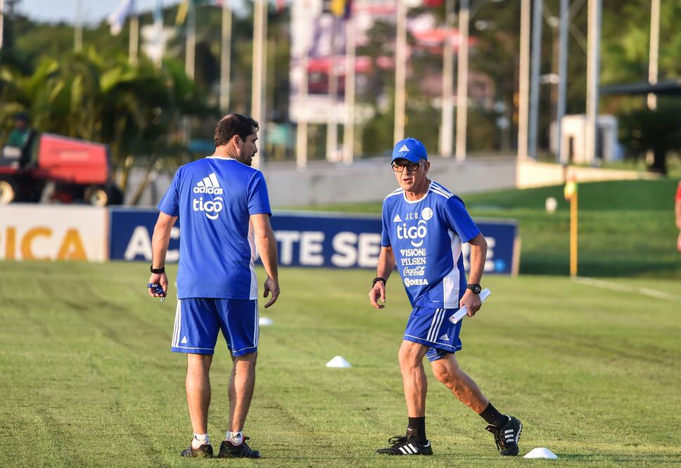 Durante el entrenamiento de los paraguayos. Foto: AFP
