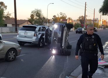 Uber suspende programa de vehículos autónomos tras choque en Arizona