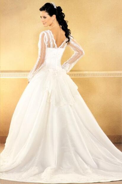 Qué tipo de escote debes usar según el tipo de espalda