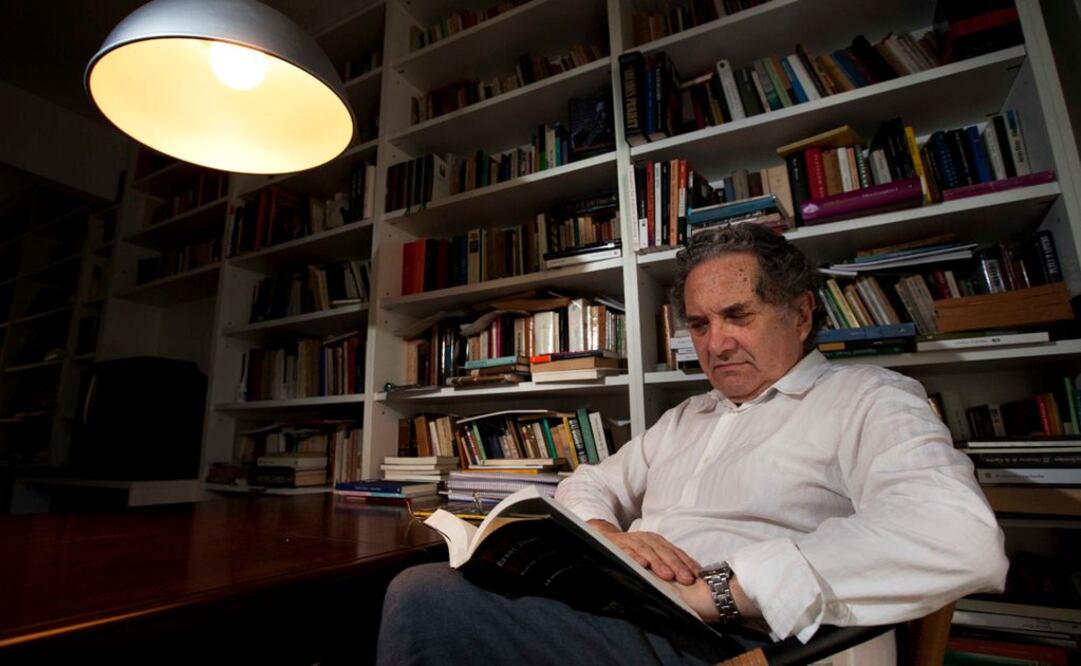 El escritor argentino que radica en Buenos Aires se mantiene lejos de los actos públicos; aquí en una imagen reciente. FOTO: CORTESÍA DEL DIARIO LA NACIÓN/ GDA