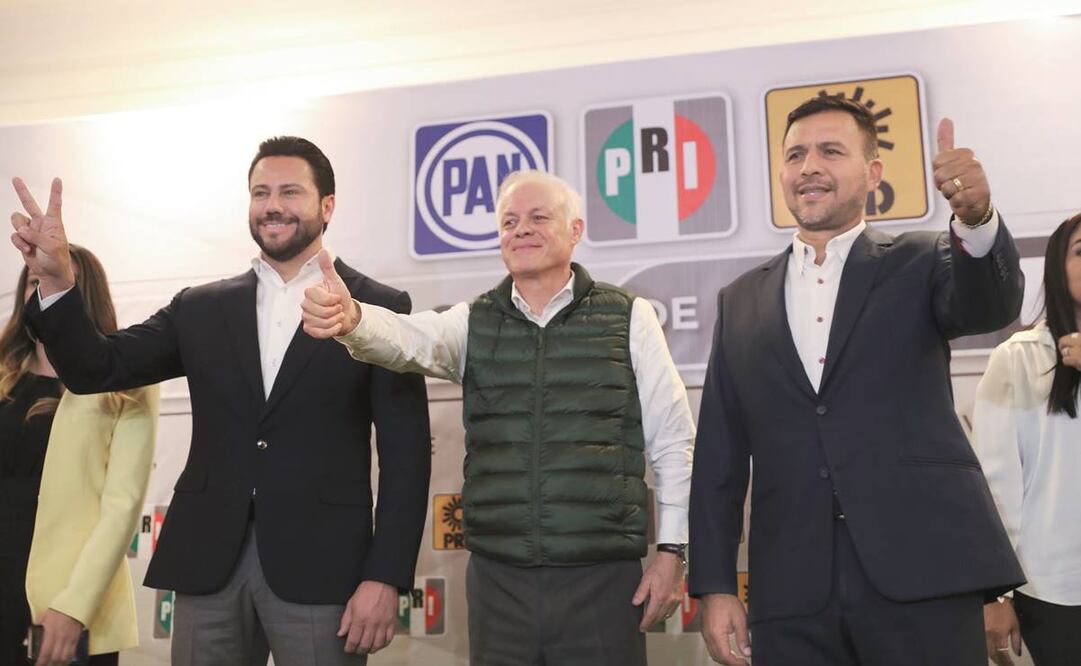 Anuar Azar (PAN), Eric Sevilla (PRI) y Agustín Barrera (PRD) expusieron que en un mes estarán consolidados los institutos políticos para registrar la alianza.Foto:Jorge Alvarado]/El UNIVERSAL