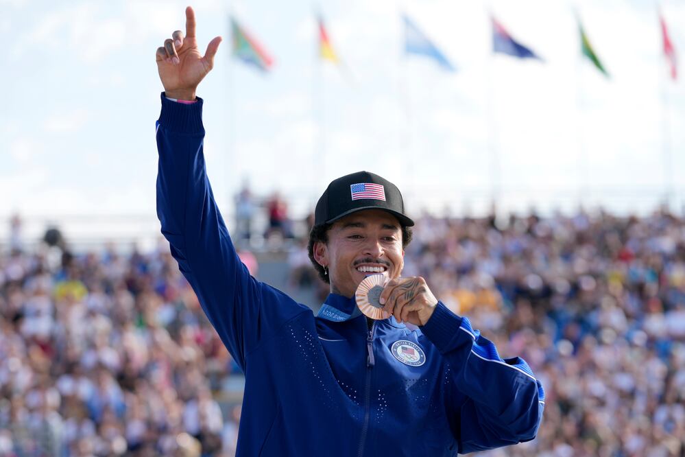 Nyjah Huston con su medalla de bronce / Foto: AP