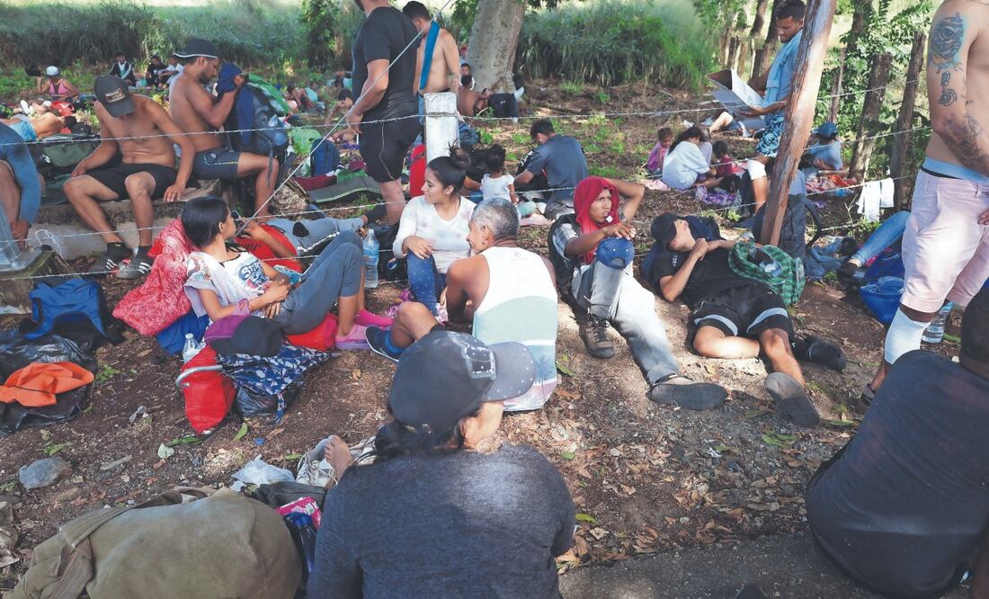 Unos 2 mil migrantes presentan problemas de salud y llagas en los pies por las largas caminatas. Foto: de María de Jesús Peters. El Universal