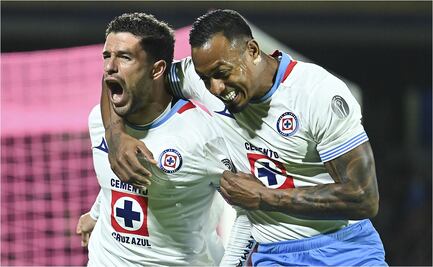 Cruz Azul mantiene la perfección y convierte a Pumas en su nueva víctima  