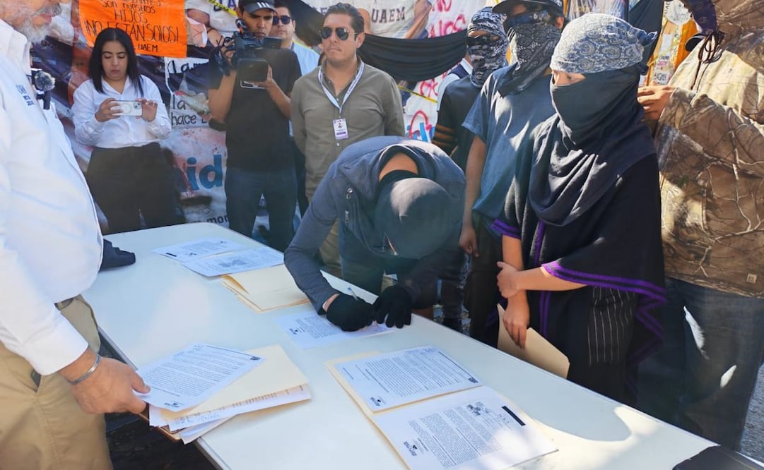 Estudiantes de la UAEM reciben segunda “carta institucional de garantías”; no fijan fecha de respuesta.
Foto: Especial.