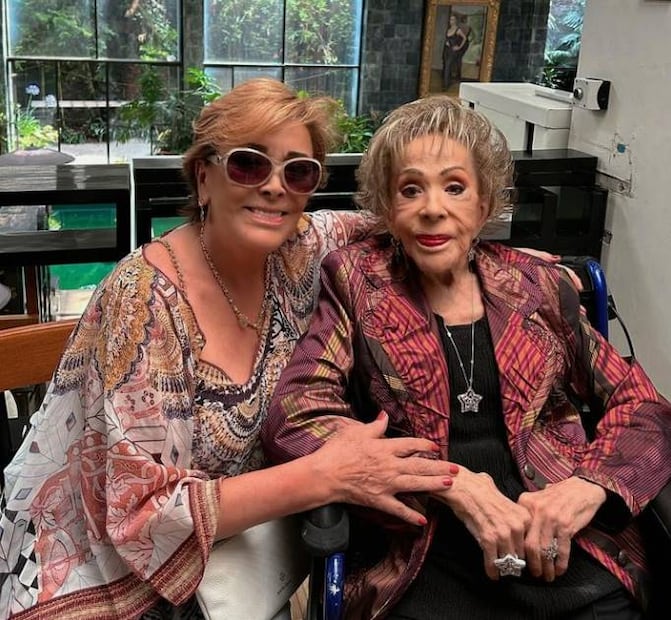 Sylvia Pasquel presume foto con su madre Silvia Pinal.