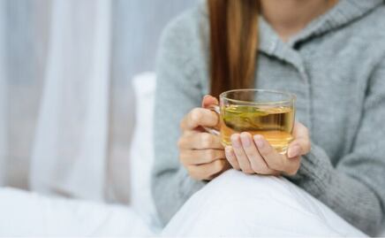 Despídete de los cólicos con esta infusión natural a base de una conocida hierba