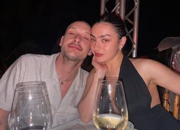 Charli XCX llega al altar con George Daniel, baterista de The 1975