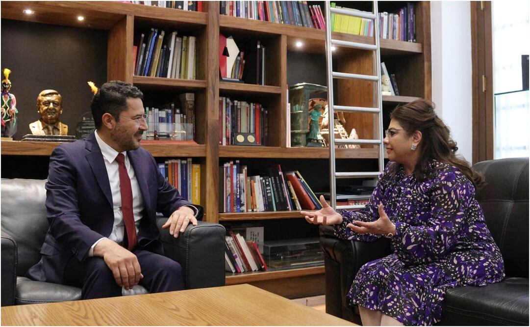 Brugada Molina sostuvo su primera reunión con el jefe de Gobierno en funciones, Martí Batres, para dar comienzo a la planeación y trabajos de transición. Foto: Especial