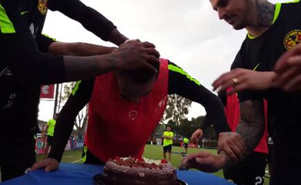 'Pastelazo' a Rubens Sambueza