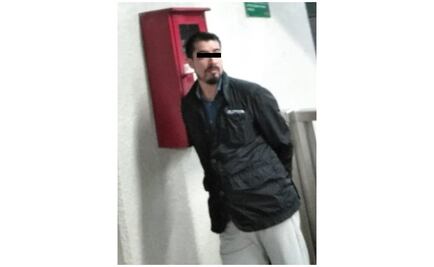 Detienen a hombre por presuntamente hacer tocamientos a mujer en el Metro