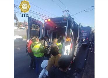 Personal de PBI auxilia a mujer en labor de parto en la Línea 3 del Metro