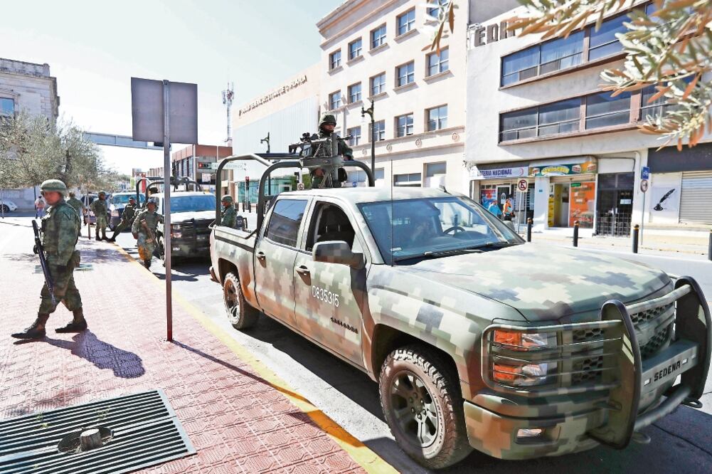 En Chihuahua las fuerzas federales realizan patrullajes, instalan puestos de revisión, apoyan a autoridades civiles y erradican cultivos de enervantes (LUIS CORTÉS. EL UNIVERSAL)