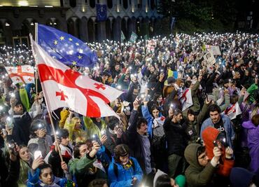 ¿En qué consiste la ley de agentes extranjeros que aprobó Georgia y por qué causa preocupación?