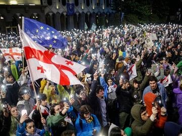 ¿En qué consiste la ley de agentes extranjeros que aprobó Georgia y por qué causa preocupación?