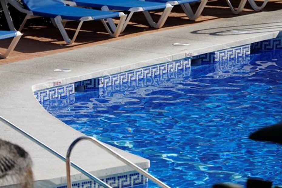 España investiga muerte de familia británica en piscina de hotel