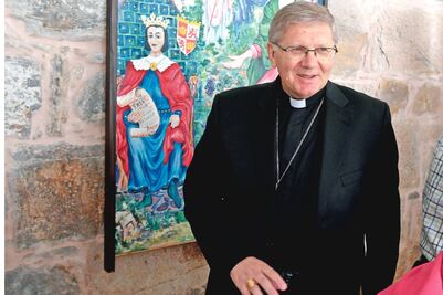 Suspenden 10 años a sacerdote español