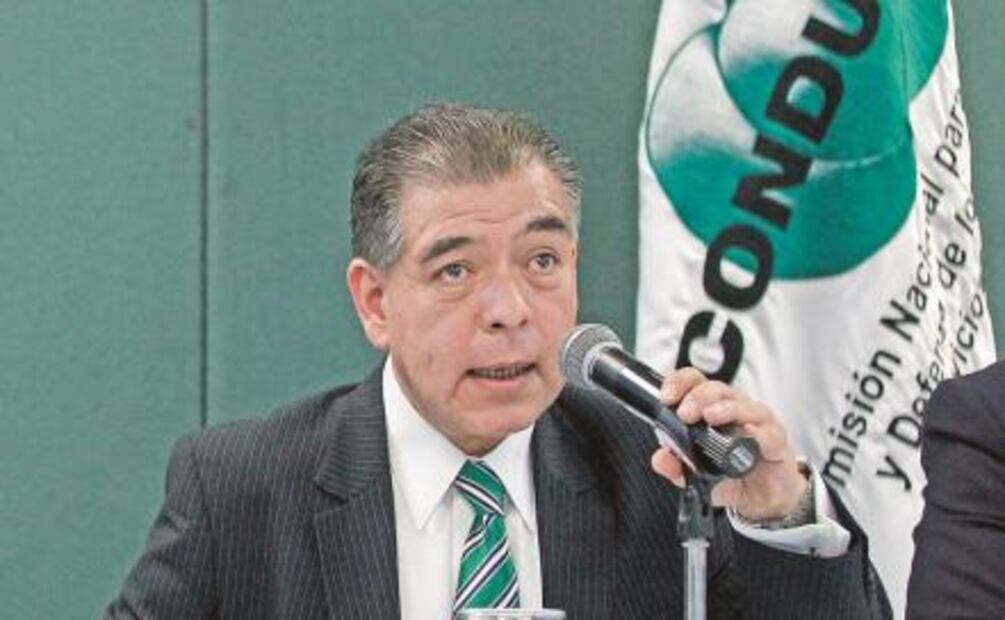 Designarán a ex tesorero capitalino al frente de Condusef