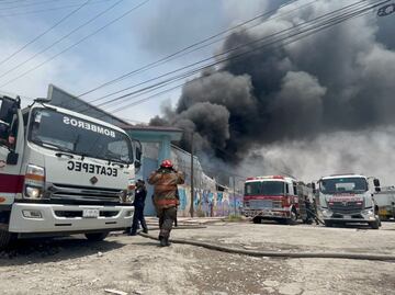 Bomberos sofocan incendio en fábrica de pinturas en Xalostoc; no hay víctimas