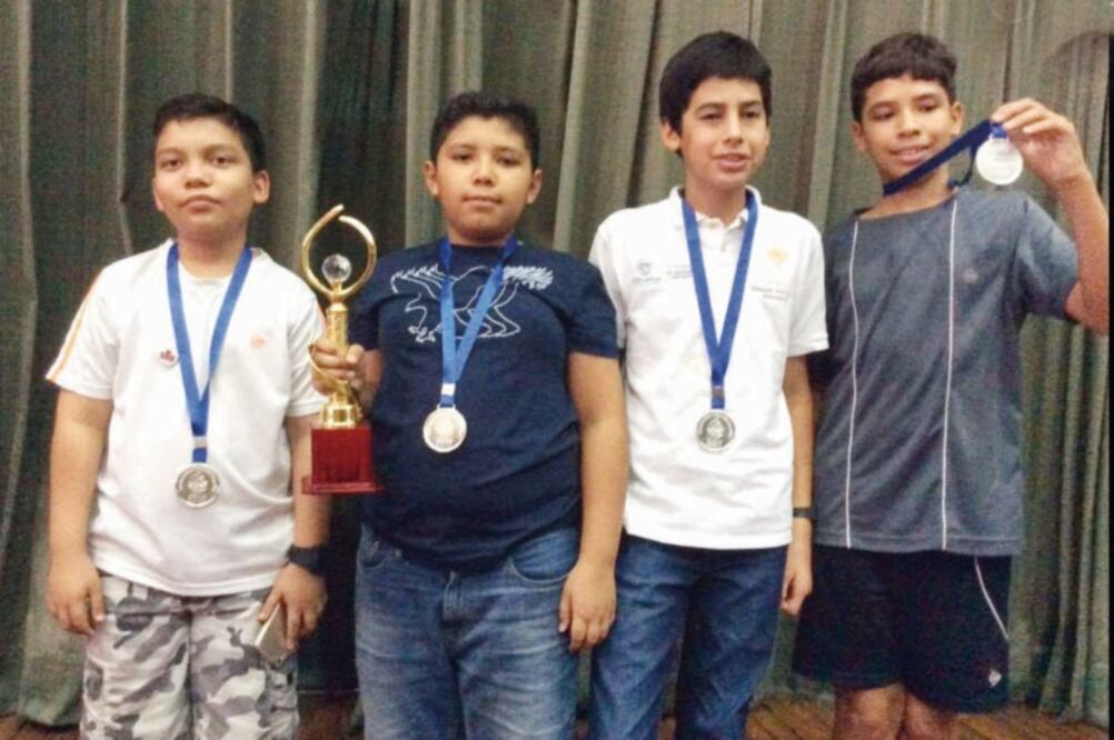 El logro de ser el segundo mejor equipo del mundo se alcanzó gracias a que Jacobo de Juan Millón, de Yucatán; Erick Iván Hernández Palacios, de Nuevo León; y Jesús Omar Sistos Barrón, de Guanajuato, obtuvieron medallas de plata (ESPECIAL)