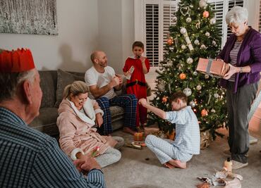 ¿24 o 25?; conoce el día en que se abren los regalos de Navidad