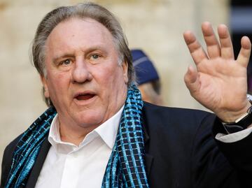 Gérard Depardieu pone a "disposición" su Legión de Honor tras acusaciones de violación
