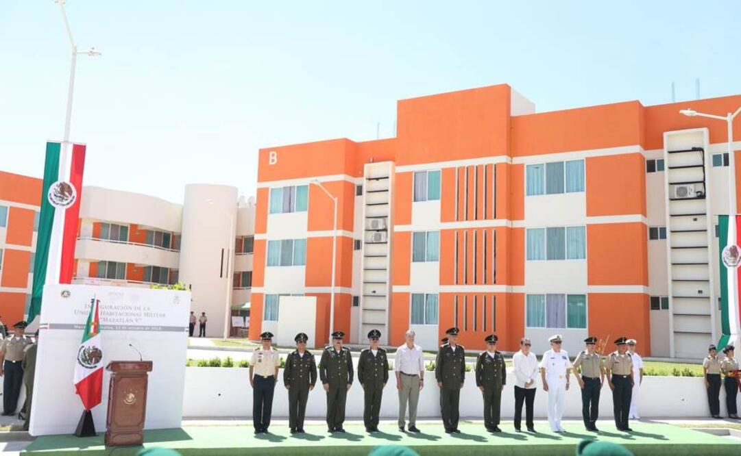 El general Salvador Cienfuegos inaugura en Sinaloa la Unidad Habitacional Militar V