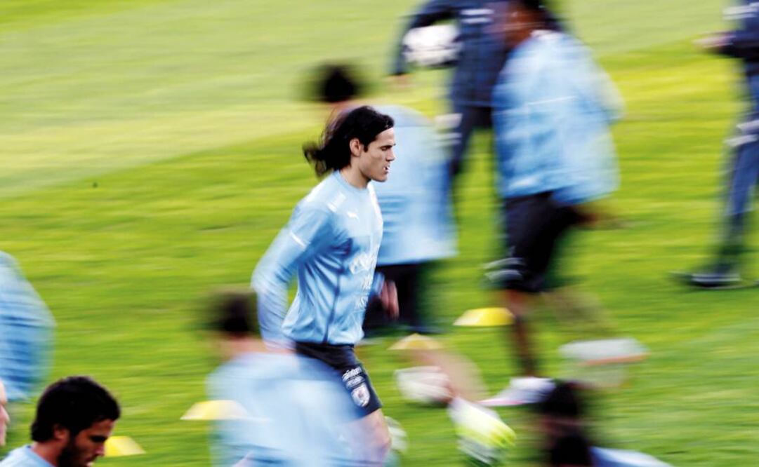 Edinson Cavani  podría hacer mucho daño hoy a la defensiva de Argentina.
