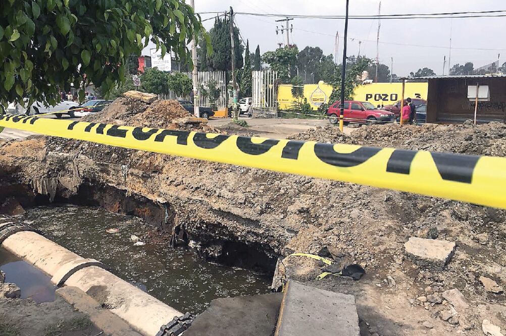 Los recientes sismos ocasionaron fracturas en las redes de conducción del agua potable y más de 300 mil personas se quedaron sin el suministro. (EMILIO FERNÁNDEZ. EL UNIVERSAL)