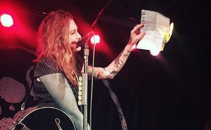 Cantante transgénero de Against Me! protesta por ley anti LGBT