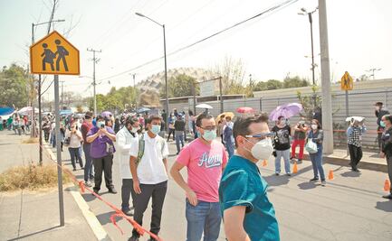 Aplican primera dosis a médicos rezagados