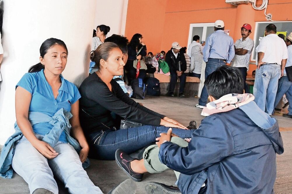 En un recorrido por unidades de hemodiálisis se puede observar que inició el cambio de proveedor; en algunos casos los pacientes deben ir a clínicas privadas (MIGUEL ÁNGEL CARMONA. EL UNIVERSAL)