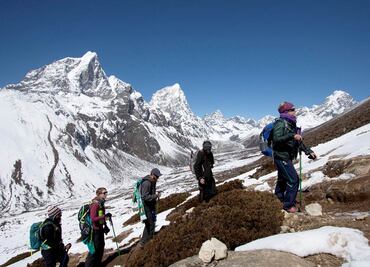 Nepal podría cancelar temporada de escalada en Everest
