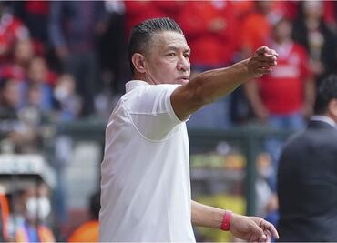 Nacho Ambriz le gana la carrera a Diego Cocca