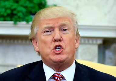 Tras cargos contra rusos, Trump reitera que su campaña "no hizo nada ilegal"