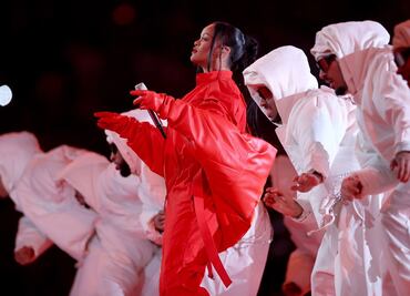Extrañan a Tom Holland durante “Umbrella” de Rihanna en Medio Tiempo del Super Bowl