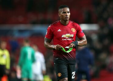 Antonio Valencia ofrece disculpas por "likear" mensaje contra Mourinho
