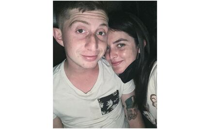 Días antes de morir Octavio Ocaña enseñaba al hijo de su pareja a andar en patines en la Alameda 