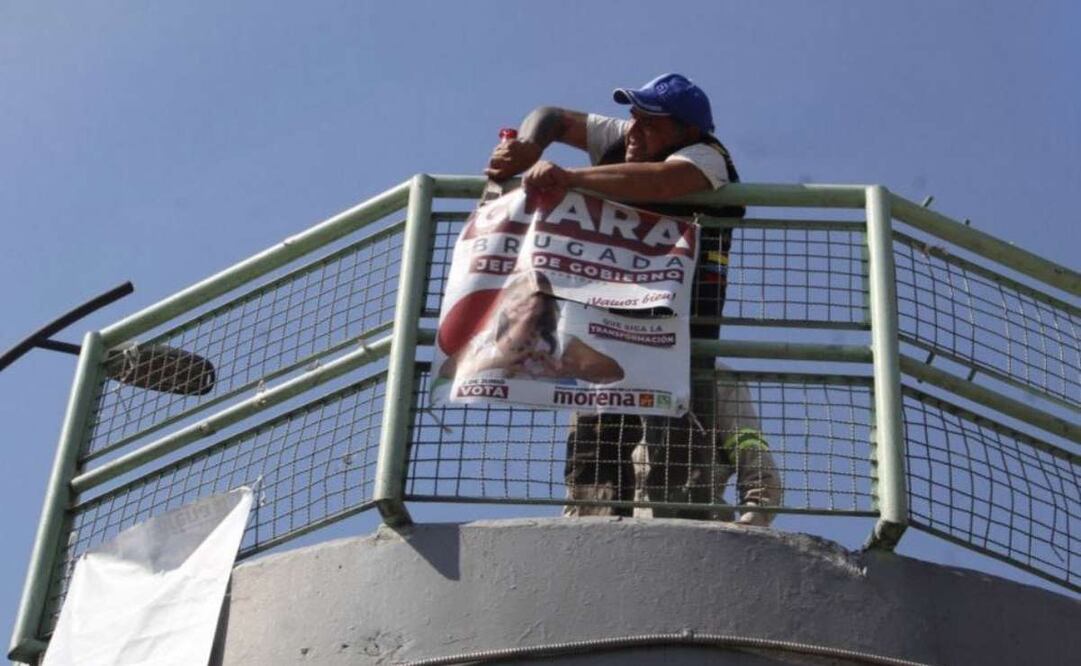 La alcaldía Tlalpan remarcó que el retiro de estos materiales fue de todos los partidos políticos, por lo que llamó a las candidatas y candidatos a persuadir a sus seguidores a no intimidar al personal de la alcaldía que solo cumple con su trabajo. Foto: Especial
