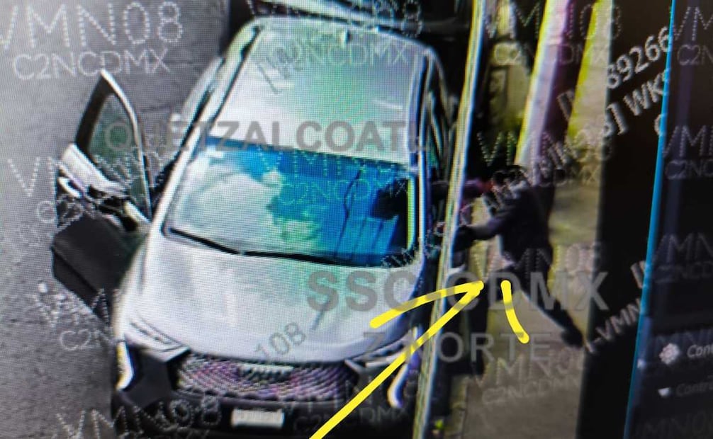 Los responsables huyeron en dos motocicletas, las cuales abandonaron para ingresar a una estación del Metro. Fotos: Especiales.