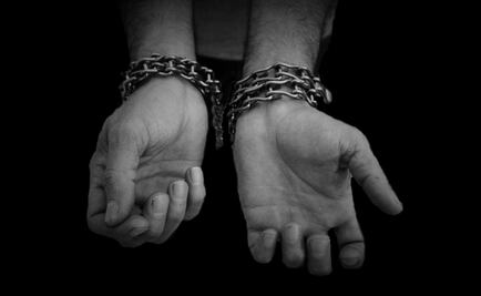 Madre encadena a su hija de las manos como castigo en Monterrey