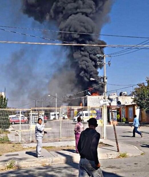 Reportan incendio en al menos cinco casas de Huehuetoca; autoridades investigan origen del fuego