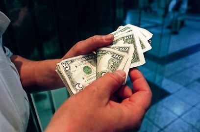 Dólar abre al alza en 18.44 pesos previo a anuncio de más miembros del próximo gabinete de Sheinbaum