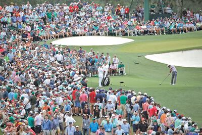 Molinari resiste; Tiger aprieta