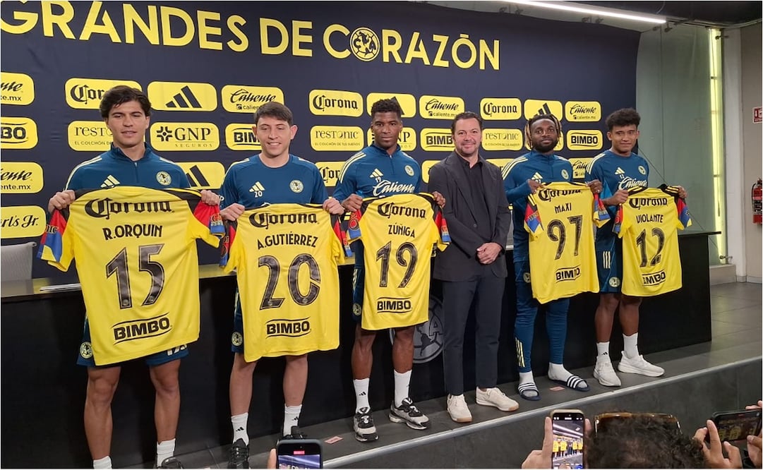 Santiago Baños durante la presentación de los refuerzos del América. FOTO: Sebastián García/ EL UNIVERSAL