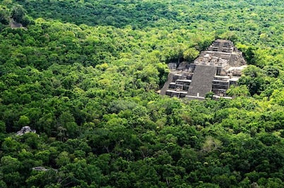 Influencer se mete a Calakmul de noche y el INAH responde