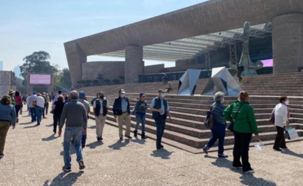 "La vacuna es buena opción para estar con la familia", dice abuelito vacunado en Miguel Hidalgo