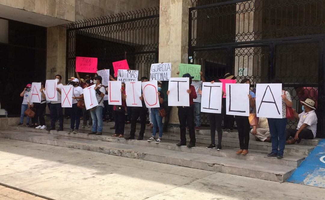 Una veintena se pobladores de Tila denunciaron que el municipio se encuentra "secuestrado" por los auto proclamados ejidatarios autónomos. Foto: Especial