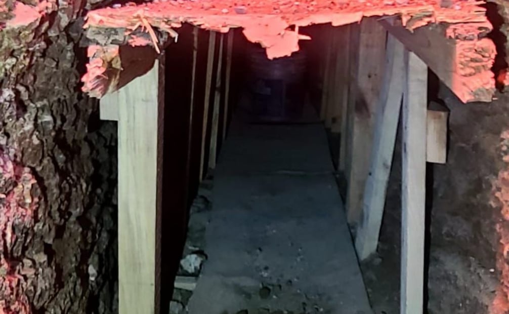 Túnel clandestino para conectar de manera irregular el drenaje (04/12/2025). Foto: Especial